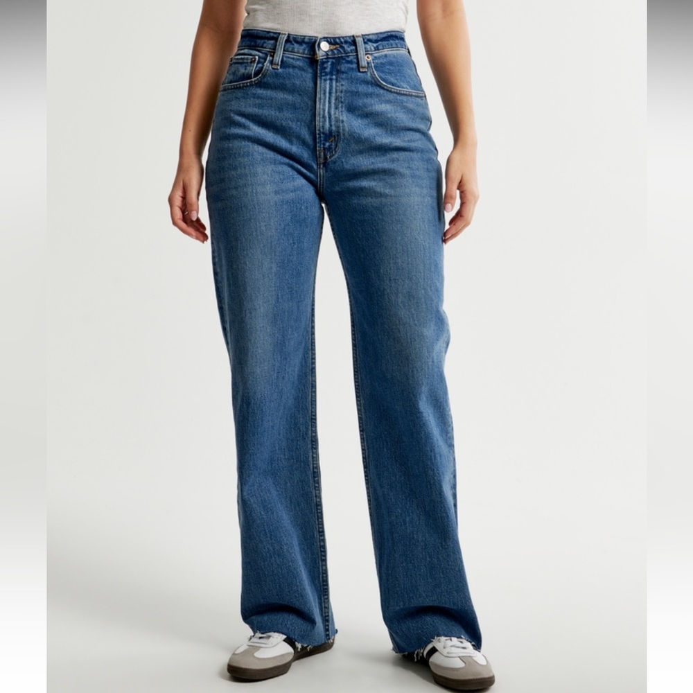 NWOT Abercrombie curve love high rise 90s relaxed jeans